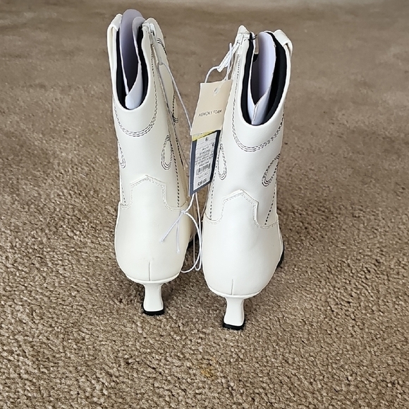 Women's White Western Ankle Boots- Size 7.5 - Picture 4 of 6